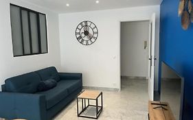 Emplacement De Premier Ordre En Bas Des Plages Et Des Commerces